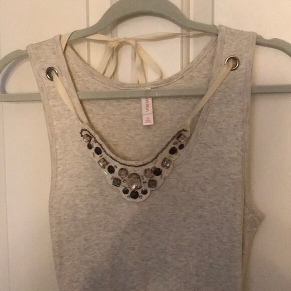 Beige tank top w detachable embellished medium - Picture 3 of 4